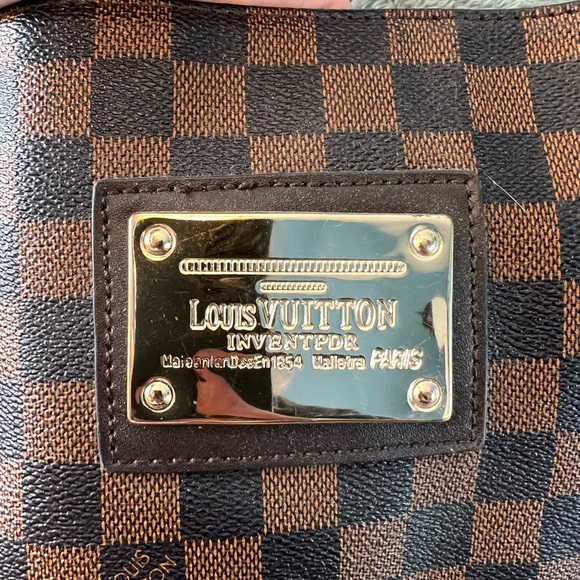 Large Louis Vuitton purse - Picture 2 of 12